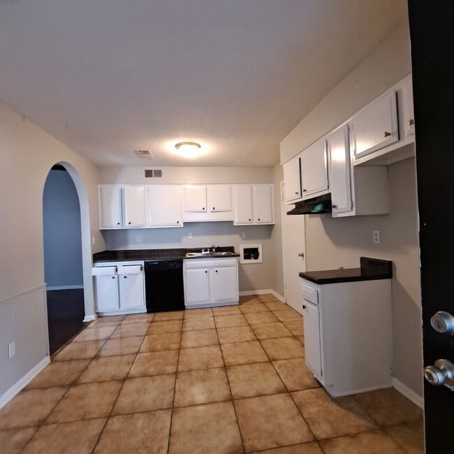 Building Photo - 3408 Clearbrook St