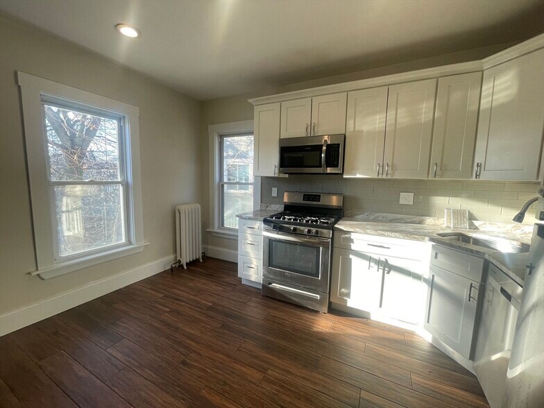 Building Photo - 22 Mansfield St