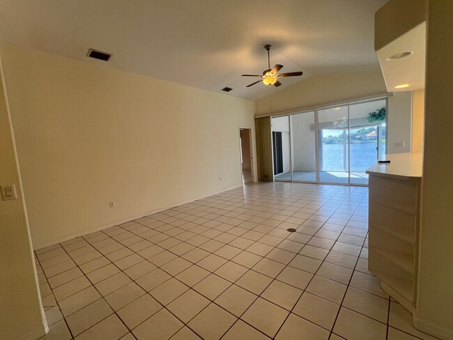 Building Photo - $2,350 ** AVAIL 7/15/25 ** LAKE SUZY ** 3 ...