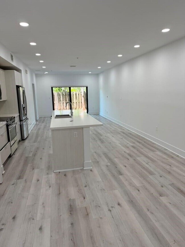 Building Photo - 7865 NW 104th Ave
