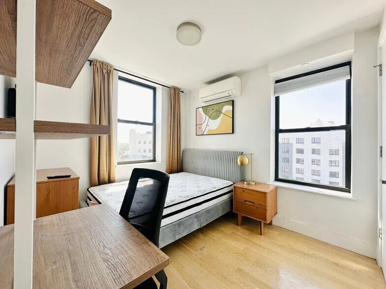 Building Photo - Furnished room/NOT APARTMENT