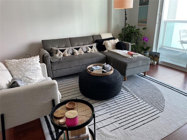 Building Photo - 1800 N Bayshore Dr