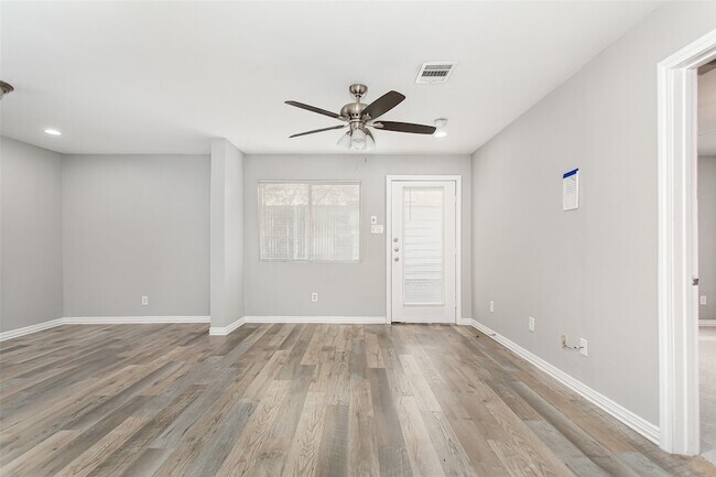 Building Photo - 4931 Junius St