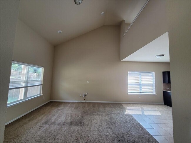 Building Photo - 405 Libani Ln