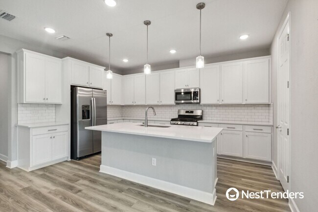 Building Photo - Enjoy Resort-Style Amenities in Beautiful ...