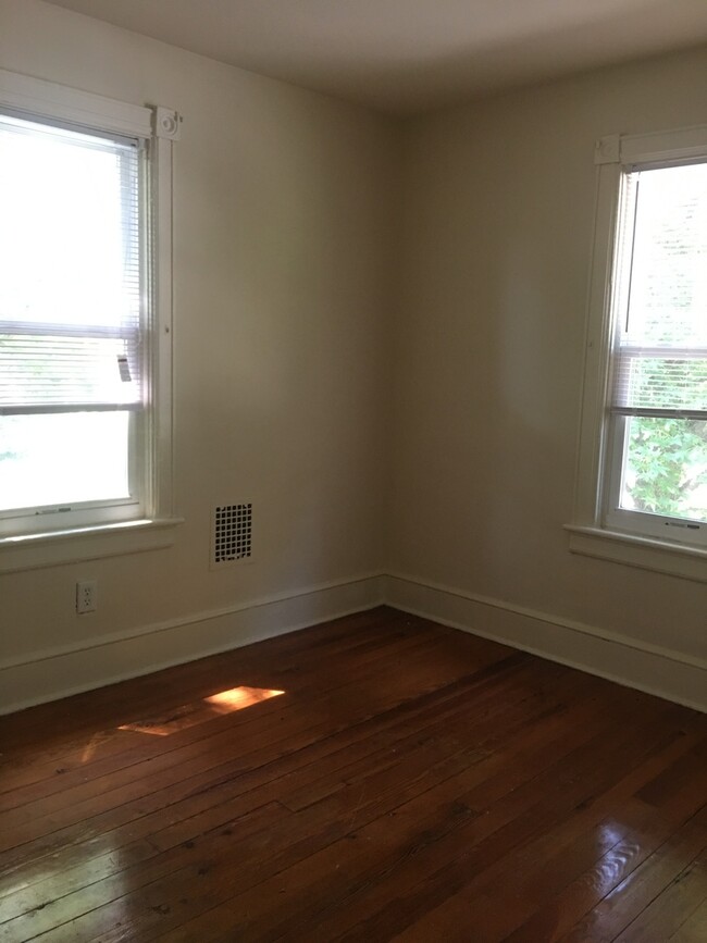 Building Photo - 39-41 S Delsea Dr