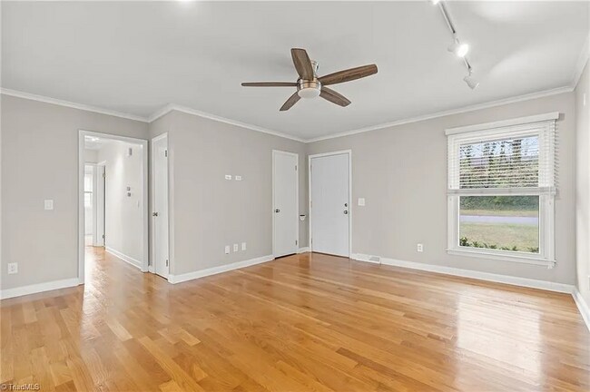 Building Photo - 1629 Ardsley St