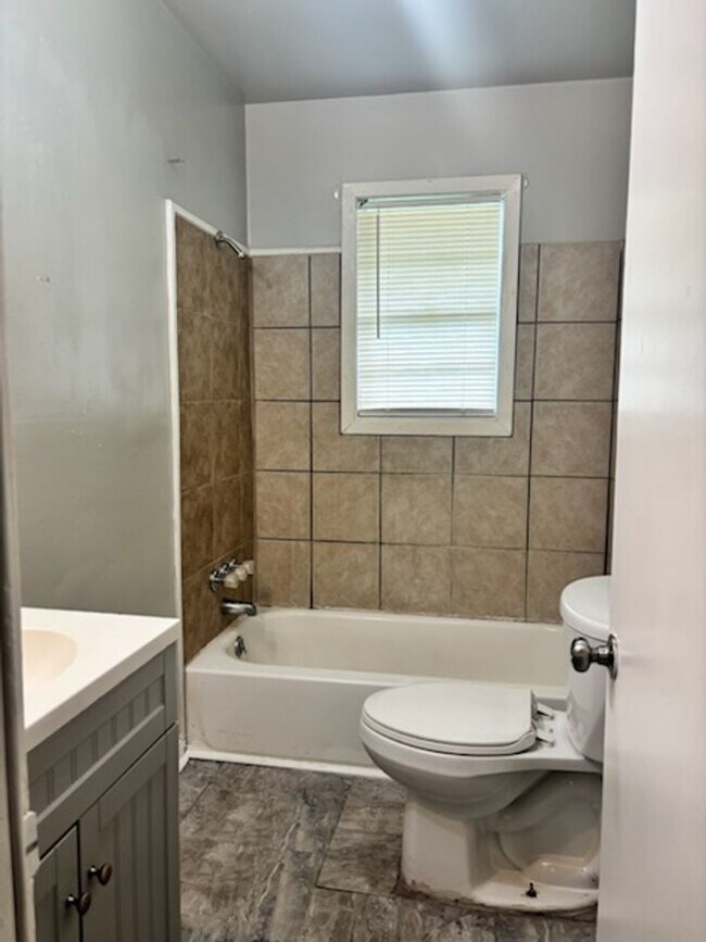 Building Photo - 1554 Dianne Dr