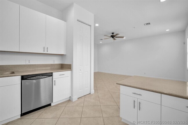 Building Photo - 6809 Lakeside Cir N