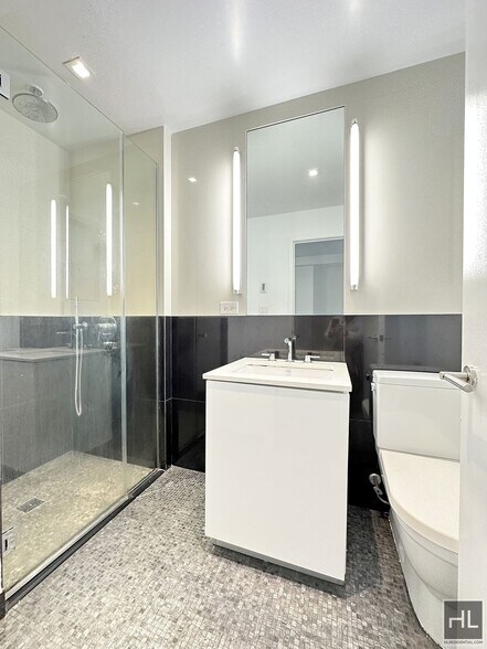 Building Photo - KING SIZE 1 bedroom 1 bathroom with washer and dryer.