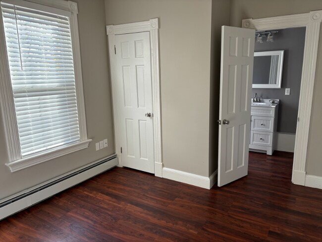 Building Photo - 210 Echo Lake Rd