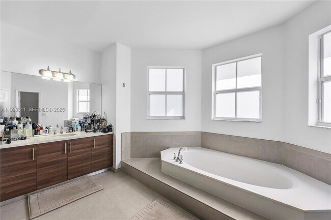 Building Photo - 10470 NW 69th Terrace