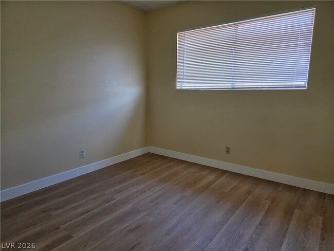 Building Photo - 489 North Cir