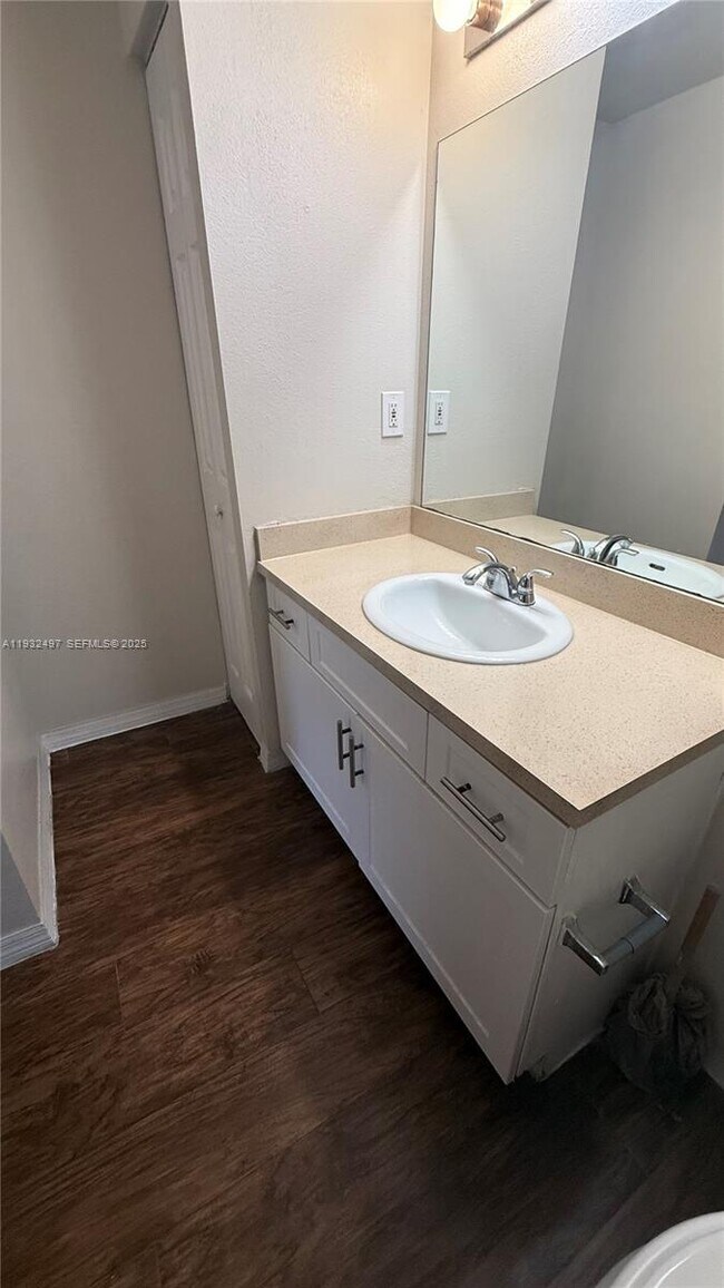 Building Photo - 220 SW 116th Ave