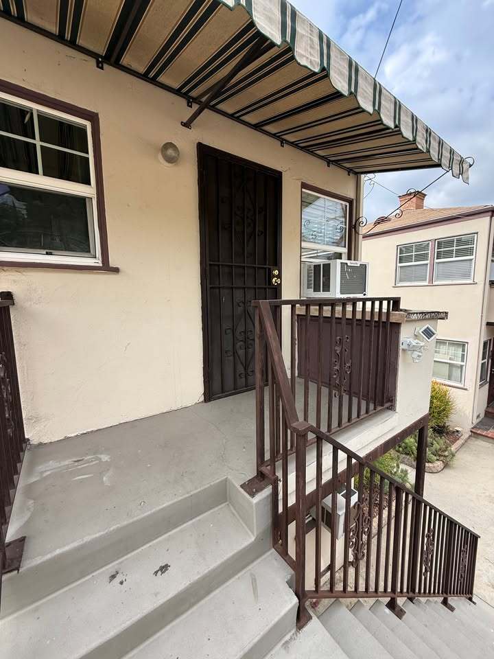 Building Photo - 742 N Verdugo Rd