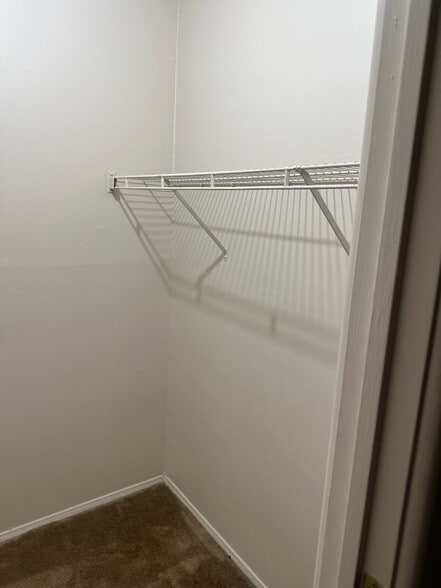 Building Photo - 32 Woodglen Apartment