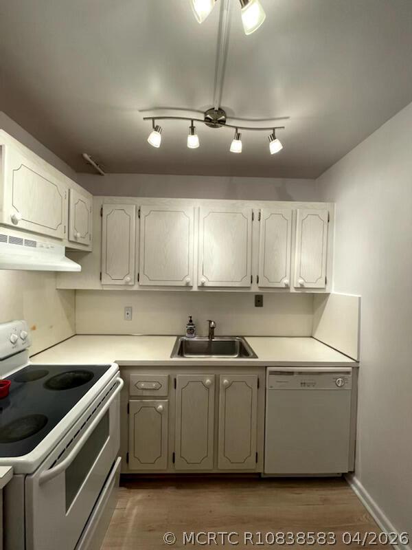 Building Photo - 3034 Ellesmere B