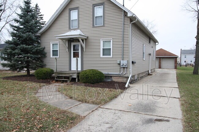 Building Photo - 826 Tayco St