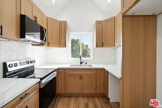 Building Photo - 607 E Fairview Blvd