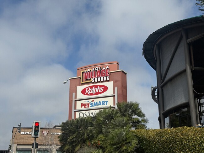 Building Photo - 8545 Villa La Jolla Dr