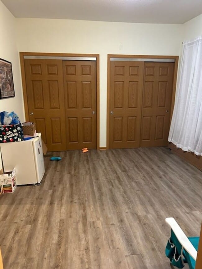 Building Photo - 129 E Reed Ave