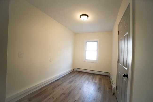 Building Photo - 206 48th St