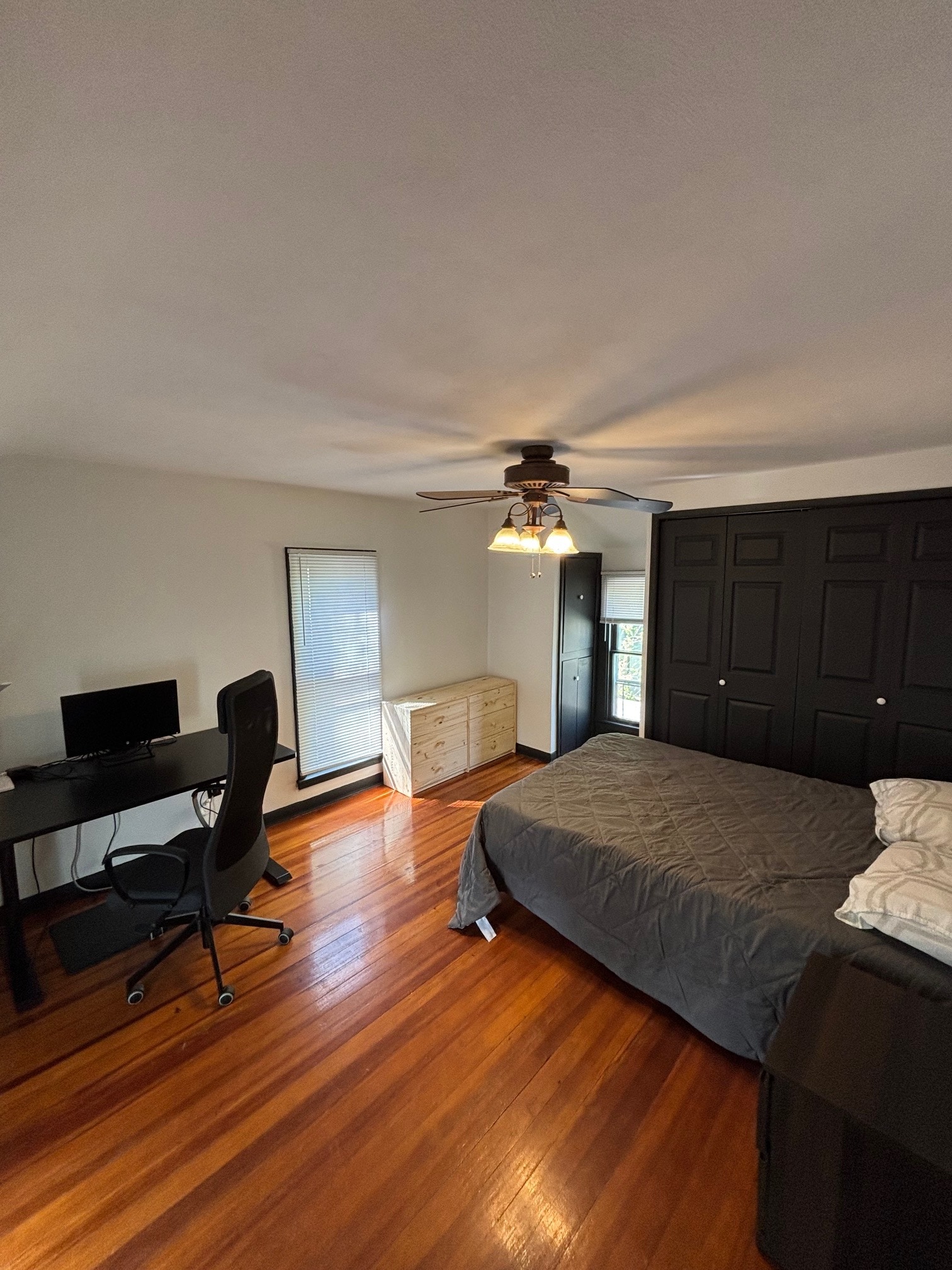 bedroom 1 - 302 W Washington St