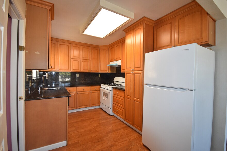 Primary Photo - 1098 Sereno Dr