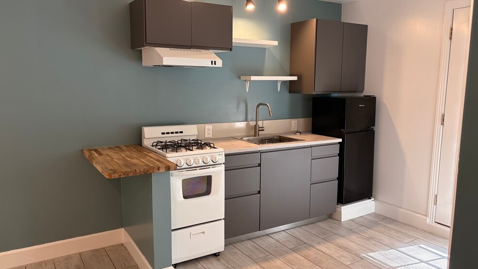 Building Photo - 3823 Broadlawn Dr