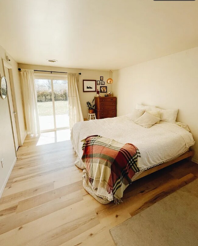 Building Photo - 4 bedroom house available SOON!