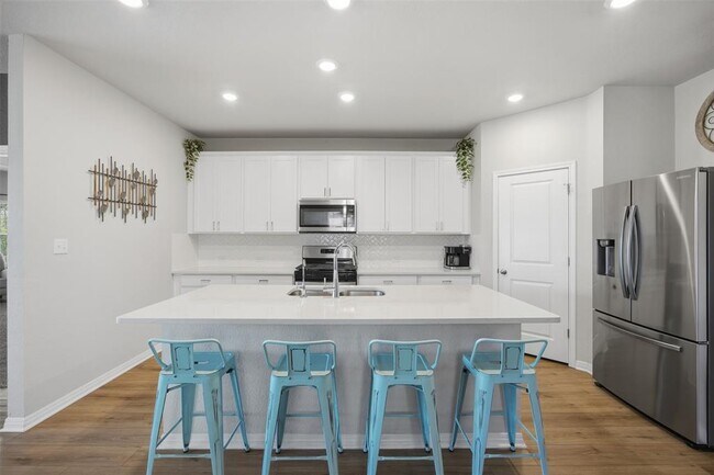 Building Photo - 904 View Dr