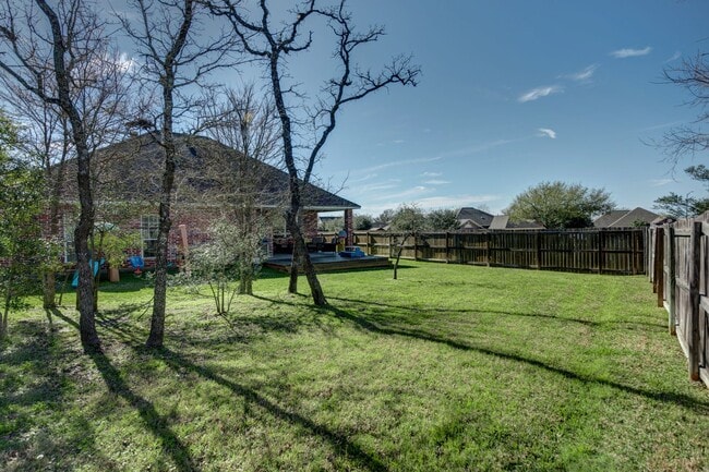 Building Photo - Available August 2026! Beautiful 4 Bed, 2 Bath in a Fantastic Location!