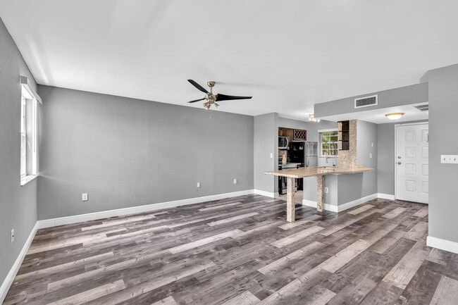 Building Photo - 2850 N Oakland Forest Dr