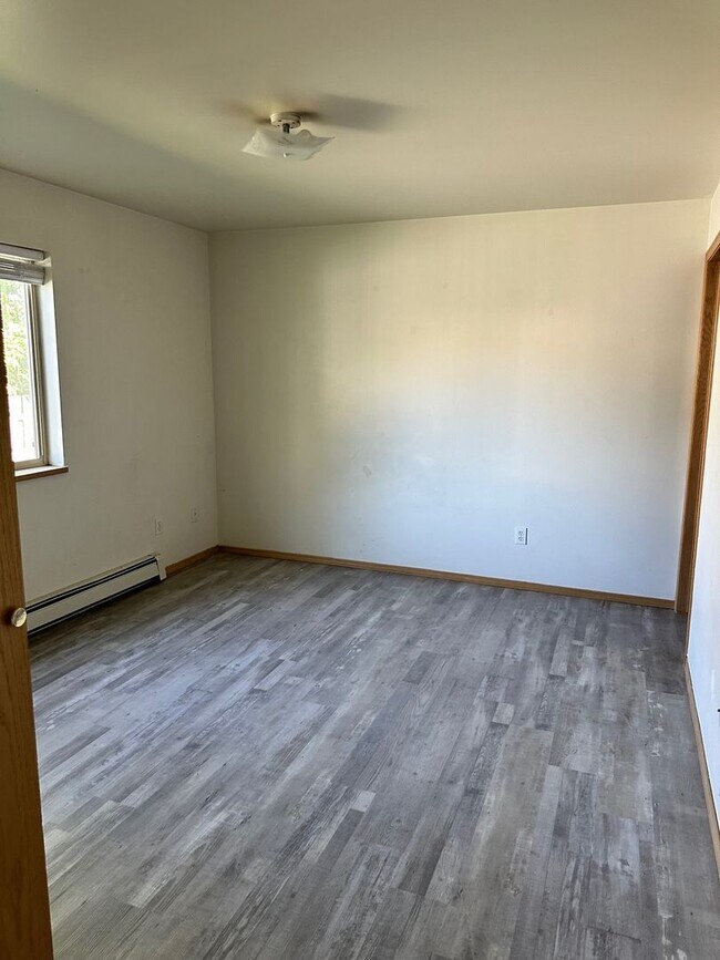 Building Photo - 209 N Pondera Ave