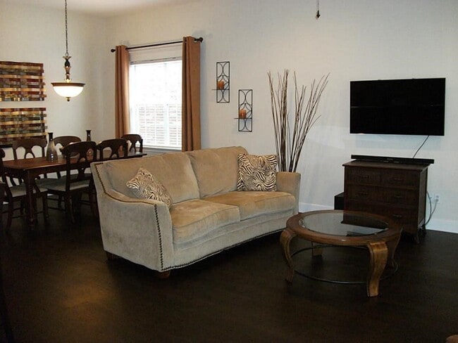 Building Photo - 435 N Rivershire Dr