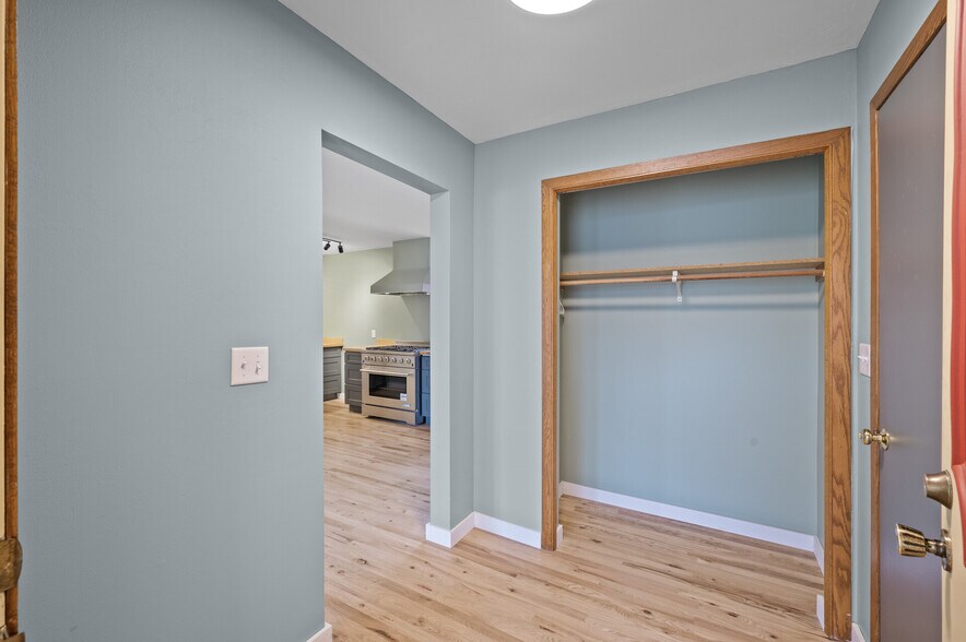 Building Photo - 5616 Nevada Ave N