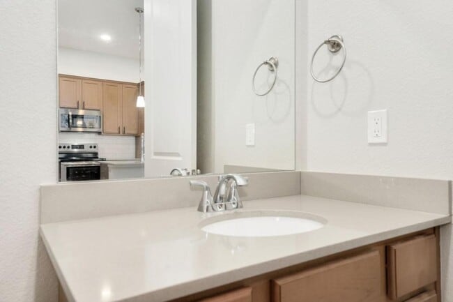 Building Photo - 4190 S Park Dr