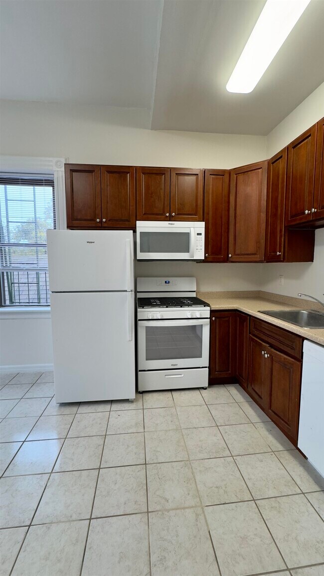 Building Photo - 99 Lembeck Ave