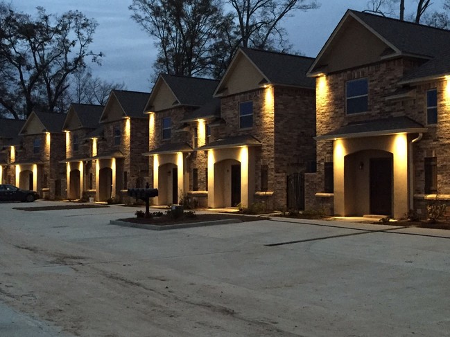 Building Photo - Bayou Maison Townhomes