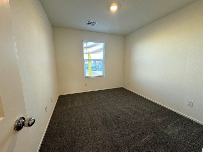 Building Photo - 9932 Florence Hills St