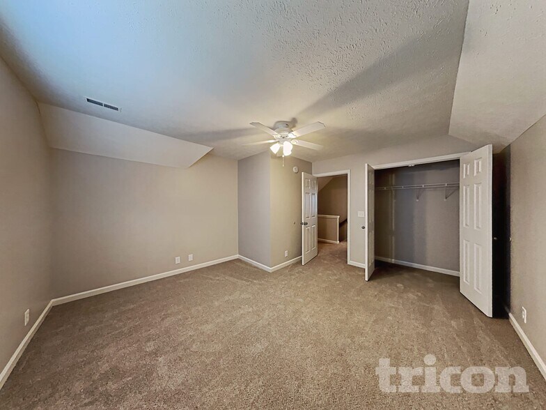 Building Photo - 5013 Claude Dr