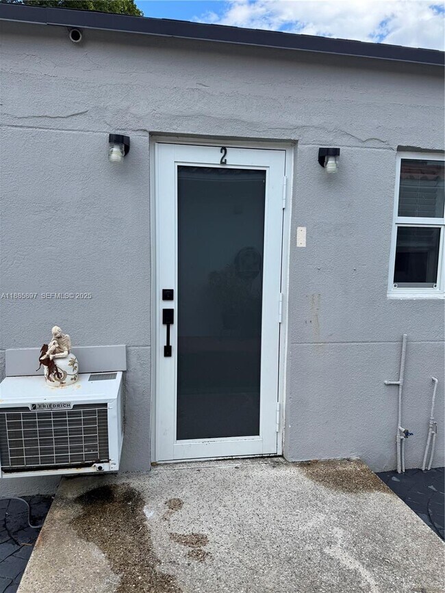 Building Photo - 1625 Dewey St