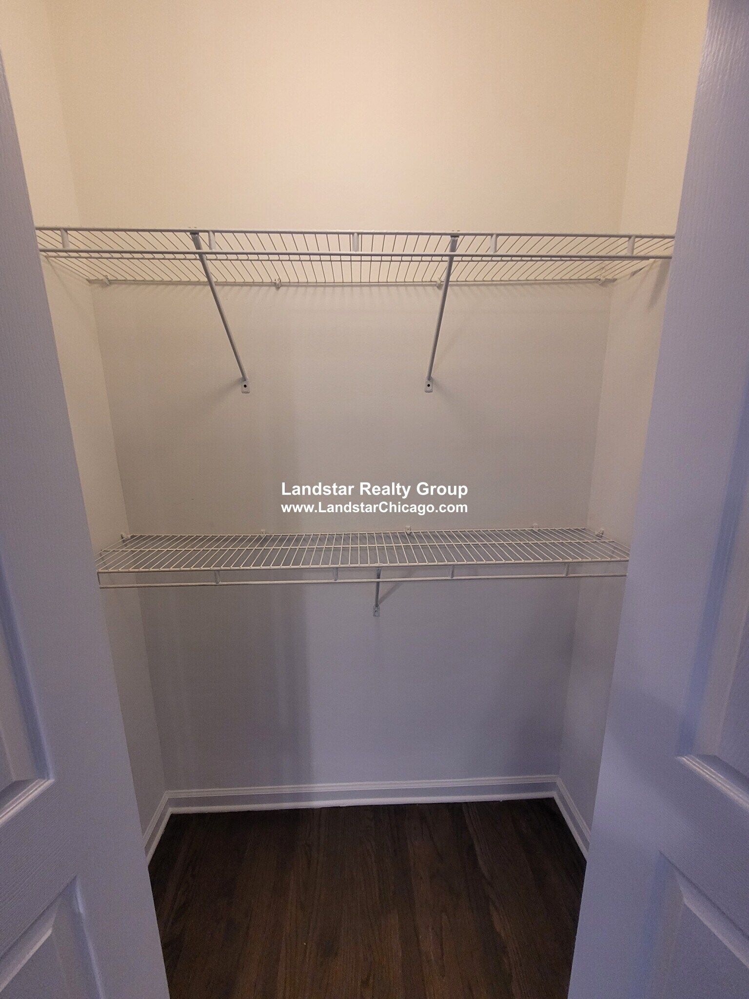 Building Photo - 6708 N Hermitage Ave