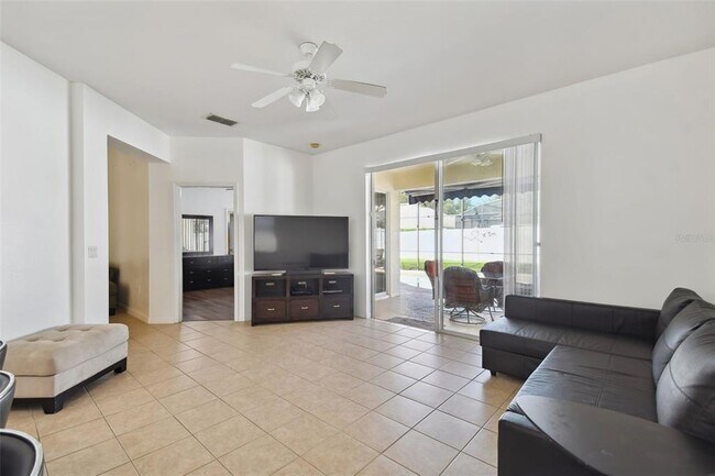 Building Photo - 258 Henley Cir