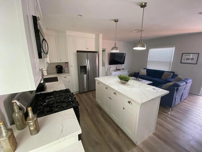 Building Photo - 4457 S Centinela Ave