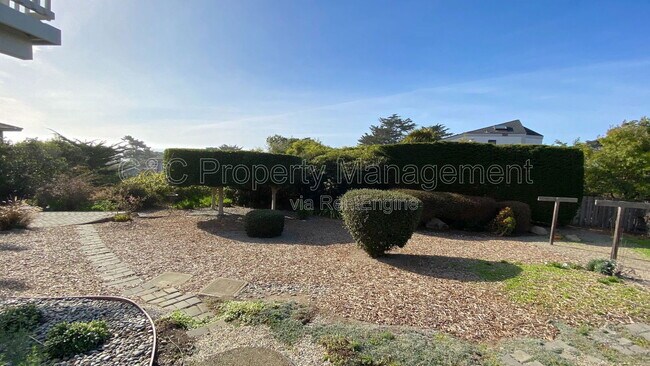 Building Photo - 153 Carmel Riviera Dr
