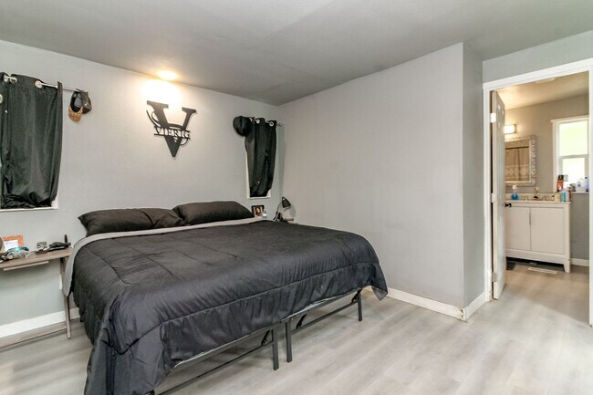 Building Photo - Updated 2 bedroom manufactured home on large corner lot