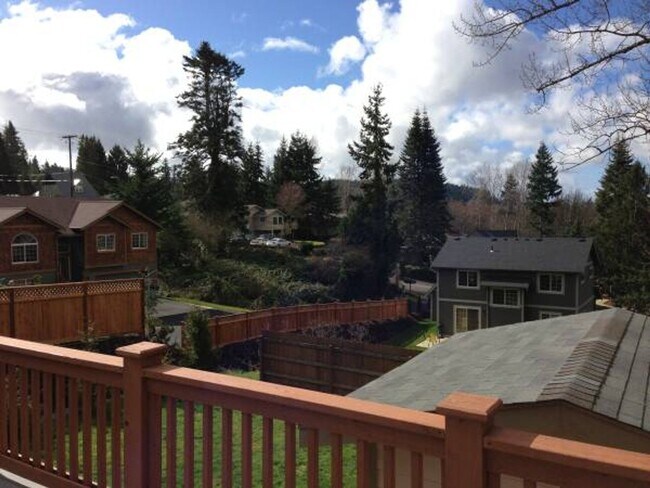 Building Photo - Pre-Leasing Now! 7 Bed 3 Bath with Bonus Room!