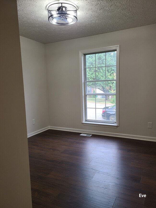 Building Photo - 2733 Airwood Dr
