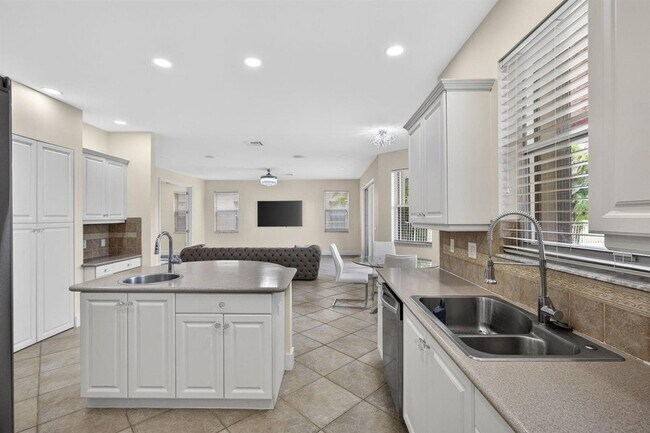 Building Photo - 1724 Annandale Cir